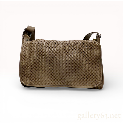 BOTTEGA VENETA Intrecciato Shoulder Bag. authentic bottega veneta shoulder bag in taupe woven 