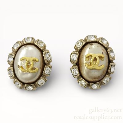 Chanel 08A Faux Pearl CC Rhinestone Clip Earrings. Authentic Chanel clip earrings from the 08A 