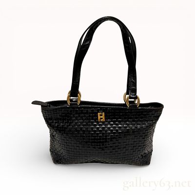 Fendi Vintage Woven Leather Shoulder Bag Black. This vintage Fendi shoulder bag is crafted from 