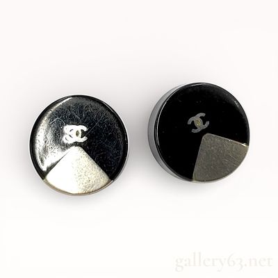 Y2k 2000 Autumn 00A Chanel Logo Stud Earrings. Authentic Chanel stud earrings formed as circular 