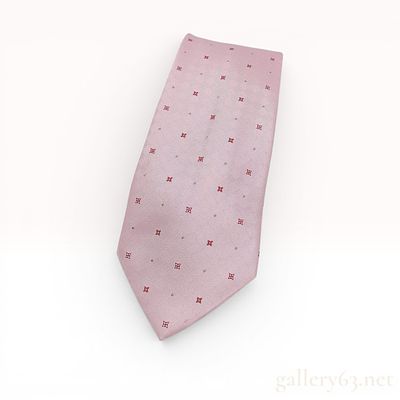 Louis Vuitton Pink Silk Geometric Quatrefoil Motif Necktie. A designer men's necktie by Louis 