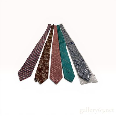 A Collection of 5 Christian Dior and Gucci Designer Neckties. A collection of 5 designer 