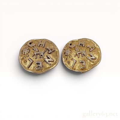 A Pair of Vintage Chanel 1986 Two-Tone Coin-Style Clip-On Earrings w/Box. Chanel vintage Season 