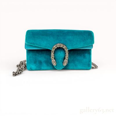 Gucci Teal Velvet Dionysus Super Mini Shoulder Bag. This Gucci Dionysus Super Mini shoulder bag 