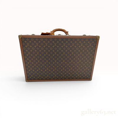 Vintage Louis Vuitton Monogram Canvas Alzer 70 Hardside Suitcase. This vintage Louis Vuitton 