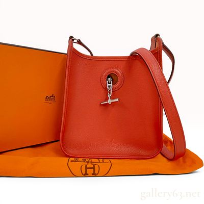 Hermes Epsom Leather Vespa TPM Rouge Kazak Shoulder Bag. Herm&egrave;s Vespa TPM shoulder bag in rouge 