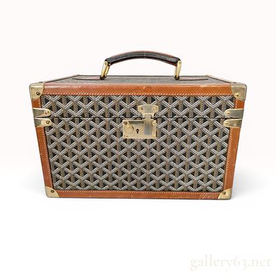 Mid-Century Vintage Goyard Goyardine Canvas Hardside Vanity Case. Vintage Goyard hardside vanity 