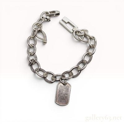 Gucci Sterling Silver Dog Tag Link Bracelet with Presentation Box. Gucci sterling silver chunky 