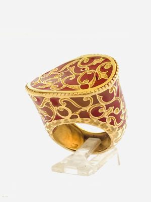 טבעת זהב 14K בעיצוב מיוחד, בעלת מראה גדול ומסיבי אך קלת משקל 15.85 גרם, עם ציפוי אמייל אדום