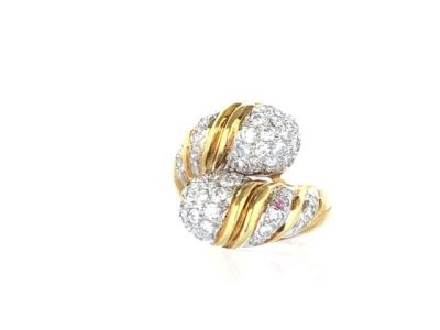 טבעת זהב צהוב משולב לבן 18K משקל כללי כ 11.70 גרם, משובצת כ 1.10ct קרט יהלומים משקל מוערך