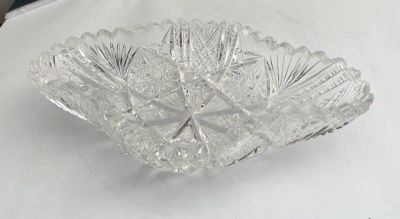 קערית קריסטל קטנה, איכות הקריסטל מצויינת ויוצאת דופן, במצב מצויין - מידות הצלוחית כ 20X13 סמ