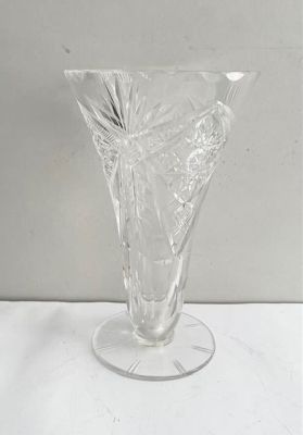 גביע קריסטל העומד על בסיס עגול במצב מצויין - גובה כ 20 סמ