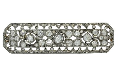 An antique Victorian brooch, made of platinum and gold and set with 2.30 