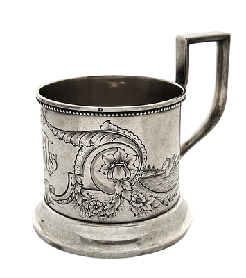84 Russian silver cup holder, decorative with beautiful engravings in leaf 