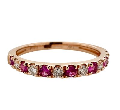 A classic 14K gold ring made of rose gold and set with 0.40ct diamonds and ruby gemstones with