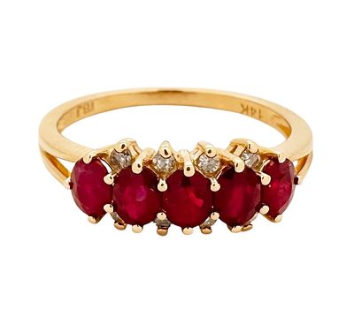 14K gold ring set with 1.35ct of white diamonds and rubies, the diamonds are set around the