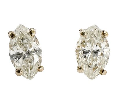 Classic 0.83ct gold earrings set with 2 natural diamonds with a total weight of about 0.83ct