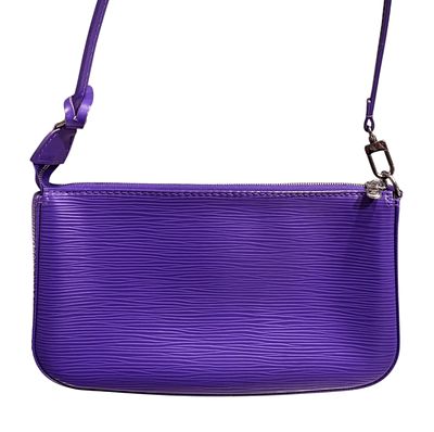 Louis Vuitton 
תיק יוקרתי מבית האופנה הגדול בעולם Louis Vuitton, מדגם Figue Epi Pochette 