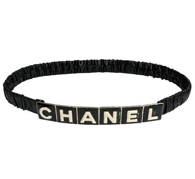 Chanel 
חגורת עור של מותג האופנה Chanel, חגורה אלסטית הנמתחת עד 80 ס"מ, במצב מצוין וכוללת 