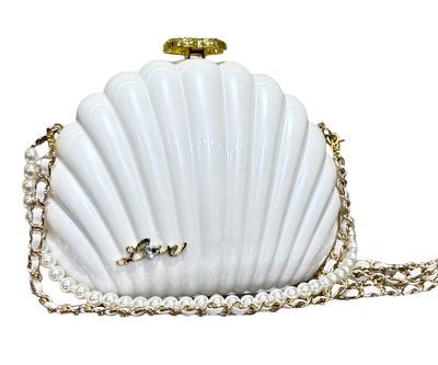 CHANEL 
תיק ונדיר מאוד של Chanel Beauty VIP במהדורה מוגבלת בצבע לבן, פנינה, 