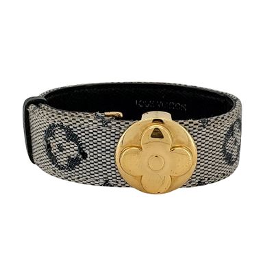 Louis Vuitton 
צמיד לואי ויטון Voeux Good Luck Monogram 
צמיד לואי ויטון יפהפה זה הוא 