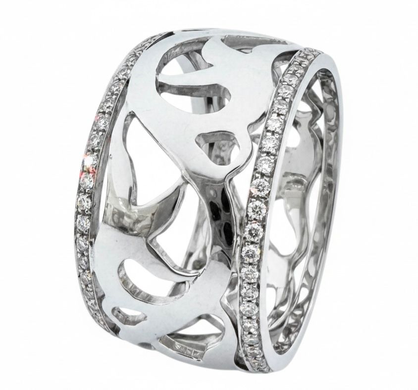 Large and wide 18K gold ring with a special design set with 0.70ct of natural white diamonds 