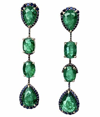 עגילי זהב יוקרתיים גדולים ומרשימים המשובצים 18.80 קרט אמרלדים גדולים ובעלי צבעים חזקים ועמוקים 