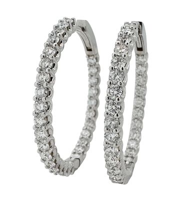 עגילי זהב קלאסיים ואלגנטיים המשובצים כ2.00 קרט יהלומים לבנים טבעיים, היהלומים משובצים גם בחלקם 