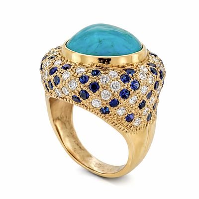 טבעת זהב גדולה ומרשימה בעיצוב מיוחד וצבעוני המשובצת כ3.00 קרט אבן טורקיז מרכזית בליטוש קבושון 