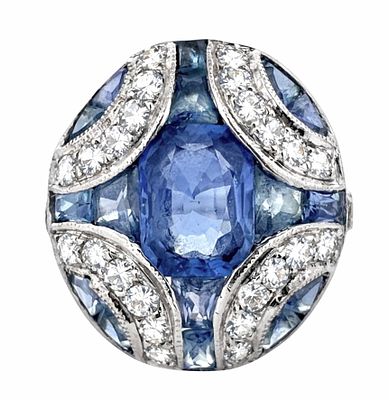 טבעת קוקטייל אלגנטית זהב 18K משובצת אבני חן ספיר כחולות ויהלומים לבנים טבעיים, משקל היהלומים 