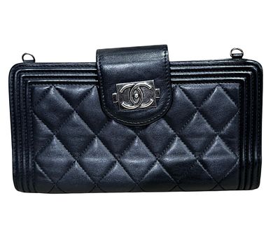Chanel 
ארנק CC לוגו של המותג האייקוני והאהוב Chanel 
מידות הארנק: 
הפריט עבר בדיקת 