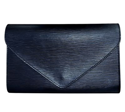 Louis Vuitton 
ארנק קלאץ עור שחור Louis Vuitton Epi, במצב מצויין 
מידות הארנק: 26 ס"מ אורך, 16 