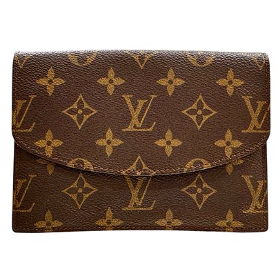 Louis Vuitton 
ארנק Louis Vuitton בסגנון וינטג' מונוגרם במצב טוב מאוד 
מידות 