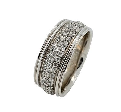1.00ct diamonds gold ring. טבעת זהב לבן יוקרתית ומרשימה, משובצת כ-1.00 קרט יהלומים לבנים טבעיים 