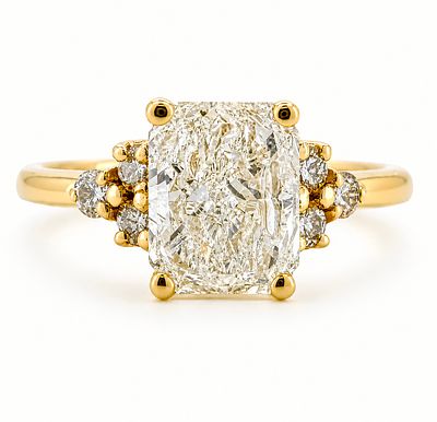 Elegant GIA-Certified Radiant Diamond Ring 1.12Ct . טבעת יוקרתית עם יהלום 1.12 קרט יהלומים GIA 