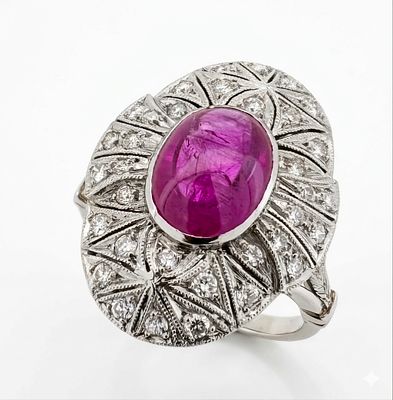 Platinum Ruby and Diamond Ring
. טבעת פלטינה מרהיבה עם רובי ויהלומים אלגנטית ויוקרתית, במרכזה 