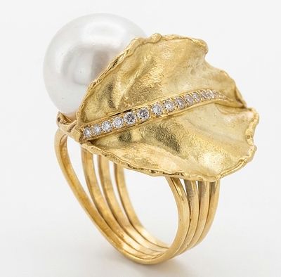 Vintage 17.5mm Pearl South Sea Diamonds & 18K Yellow Gold Flower Ring. טבעת מרהיבה עם פנינת 