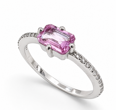 14K White Gold Pink Sapphire & Diamond Ring
. טבעת ספיר ורוד ויהלומים מזהב לבן 14 קרט 
טבעת 