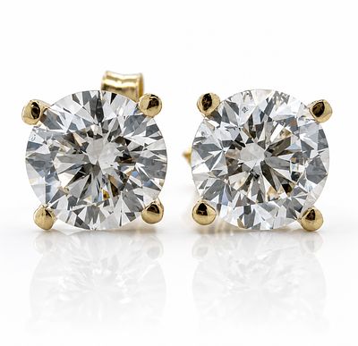 2.13 Carat Diamond Solitaire Stud Earrings Certifide . זוג עגילי יהלומי סוליטר 2.13 קרט עם תעודה 