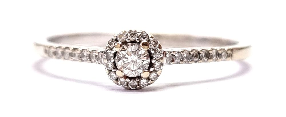 טבעת זהב לבן 14k, מודרנית, עדינה ויפהפייה. משובצת יהלומים טבעיים מהממים במשקל כולל של כ- 