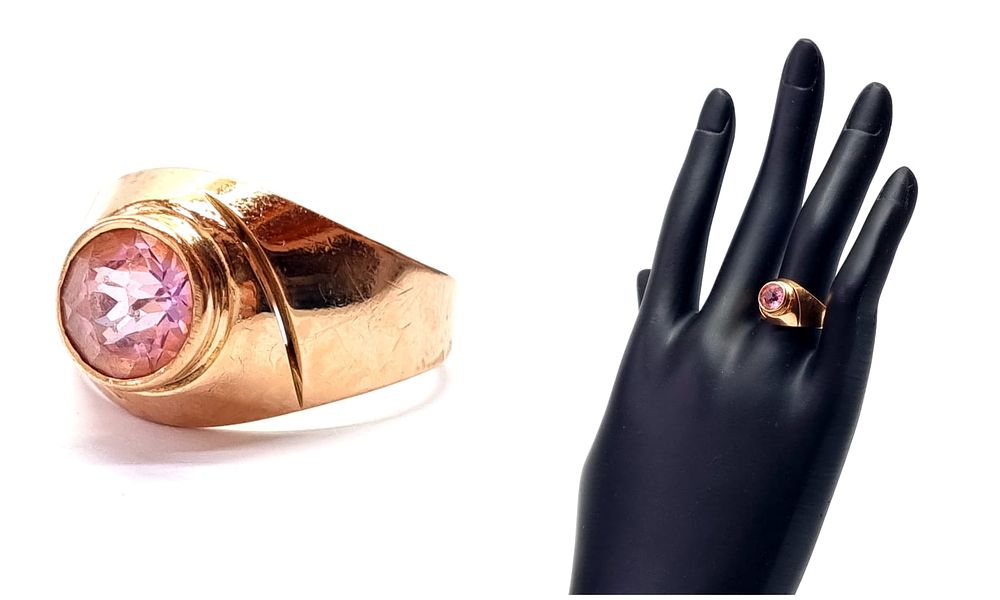 טבעת זהב אדום 14k וינטג', תוצרת רוסיה. 
משובצת אבן ספיר וורודה יפהפייה בגודל של כ- 1ct. חתומה 