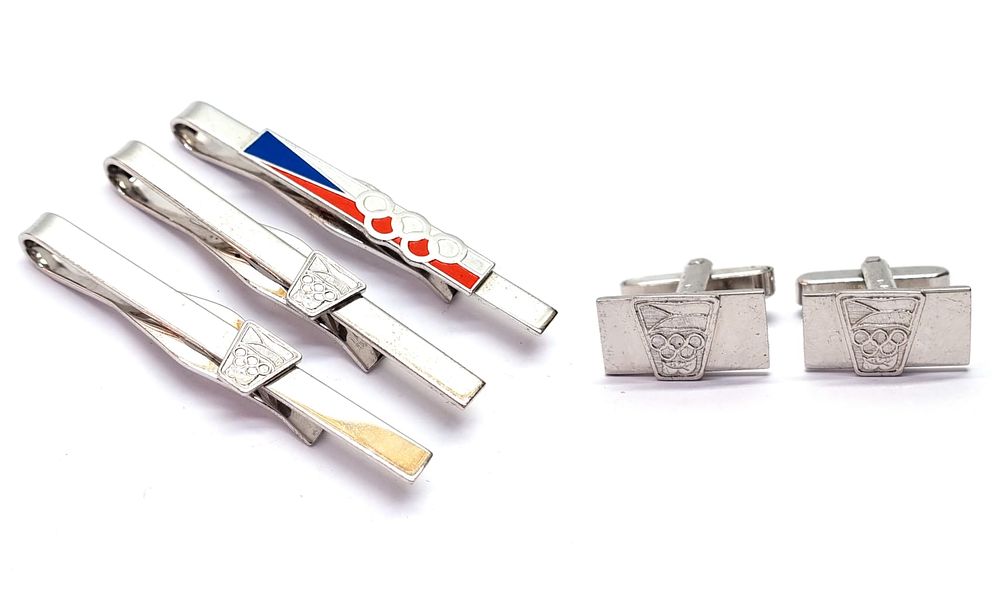 לוט סיכות וחפתים כסף 900, וינטג', מענף הספורט פינג פונג? 
עבודה איכותית מאוד ויפה. חתומים. 