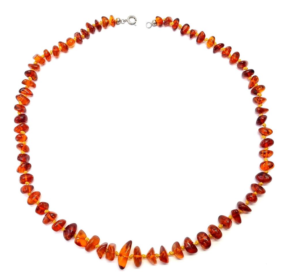 מחרוזת ענברים בלטית, וינטג', איכותית ויפה. 100% טבעי. 
משקל: 20 גרם 
אורך מחרוזת כ- 53.5 ס"מ