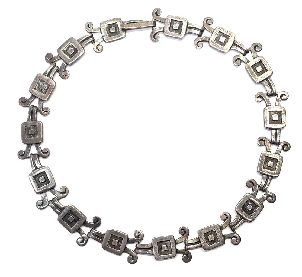 שרשרת כסף, וינטג', גדולה, כבדה ומסיבית. באיכות מעולה. חתומה 925. 
משקל: 62.3 גרם 
אורך שרשרת כ- 