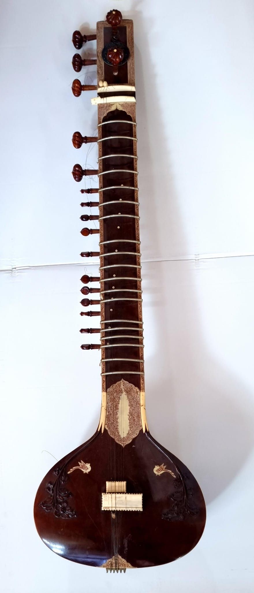 איסוף עצמי בלבד!. *איסוף עצמי בלבד! אין משלוח לפריט זה. 
פגום/ חוסרים 
סיטאר - כלי מייתר הודי 