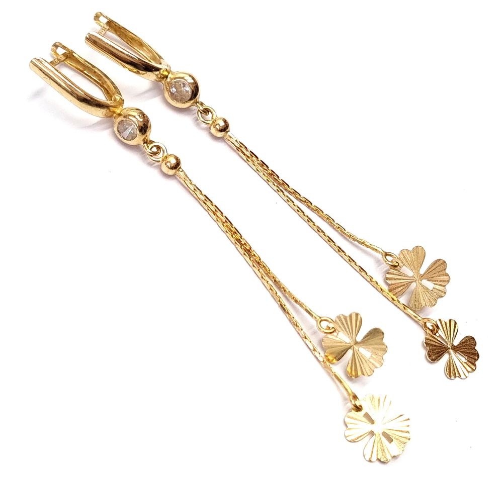 זוג עגילי זהב 14k וינטג', ארוכים, מעוצבים ויפים. חתומים 14k. 
משקל כולל: 3.4 גרם 
אורך עגיל 