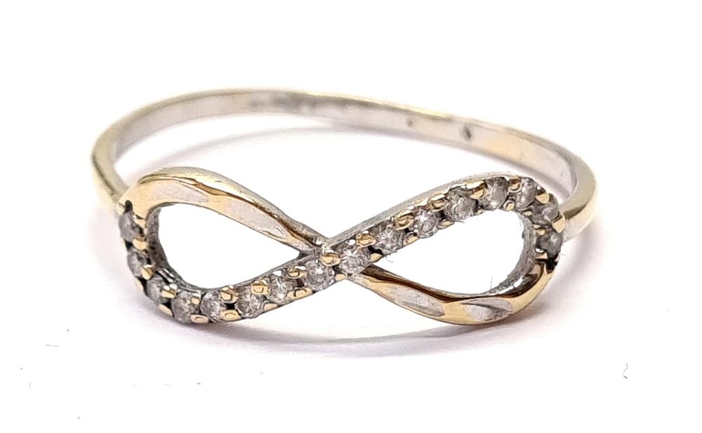 טבעת זהב 14k וינטג', בדגם "אינפיניטי". בין זהב צהוב לזהב לבן, במקור הייתה מצופה רודיום (זהב 
