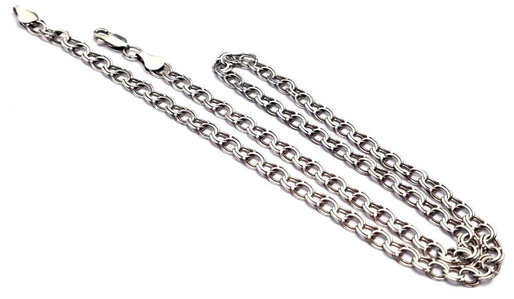 שרשרת כסף איכותית ומרשימה לגבר. שמורה כחדשה! חתומה 925. 
משקל: 12.9 גרם 
אורך כ- 46.5 ס"מ 
רוחב 