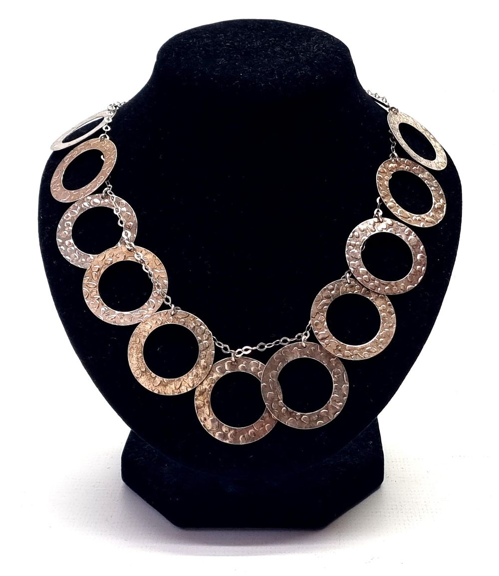 ענק כסף, משגע ואיכותי, עשוי בעבודת יד יפה של צורף אמן. 
שרשרת גדולה ומרשימה. חתומה בסוגר 925. 