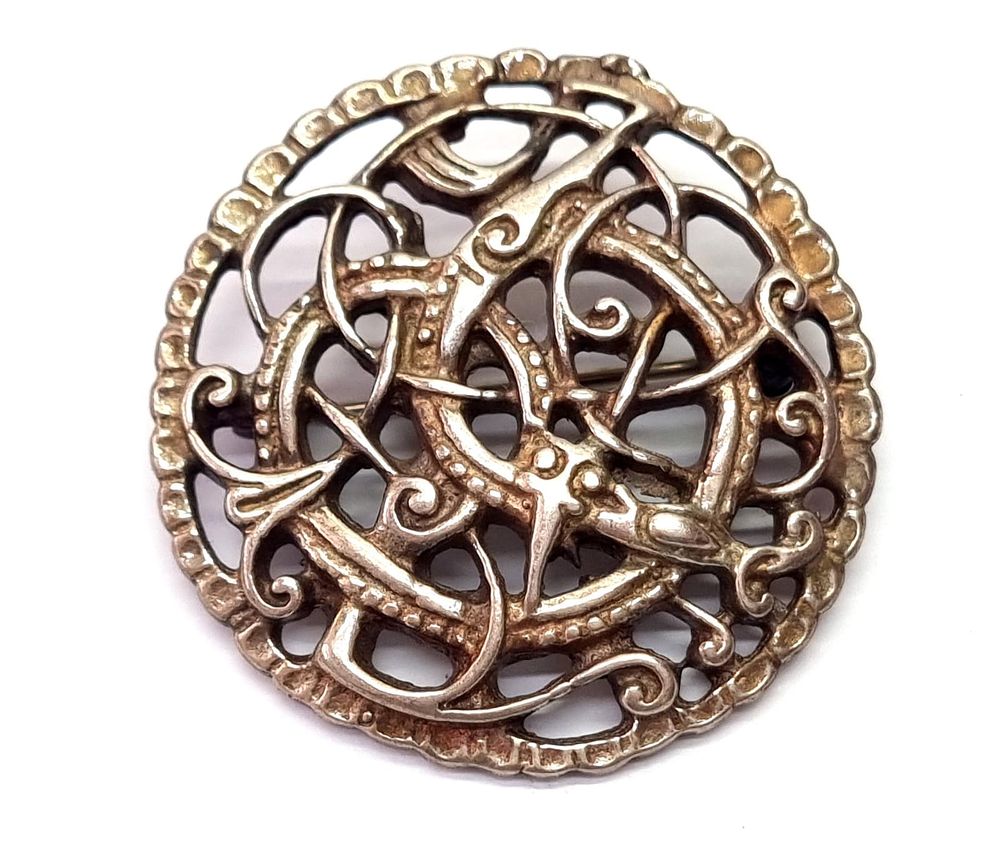 סיכת כסף, וינטג', גדולה, יפה וייחודית. חתומה 925. 
קוטר כ- 34 מ"מ 
משקל: 15.8 גרם